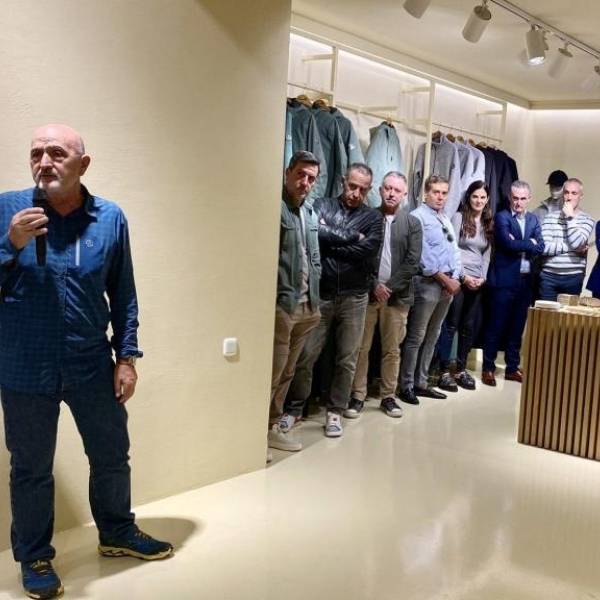 Más de 100 acciones de marketing de guerrilla para que te vean, te recuerden y te elijan. - Presentación